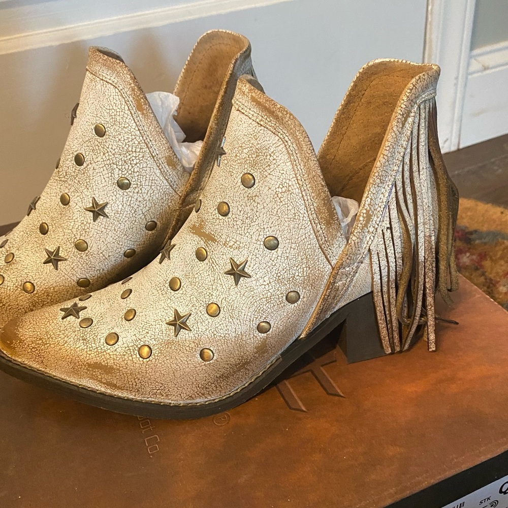 Circle G white studded and fringe booties